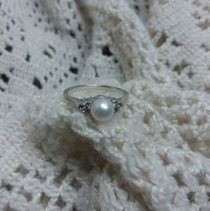 10K White Gold Freshwater Pearl/CZ Ring Size 5